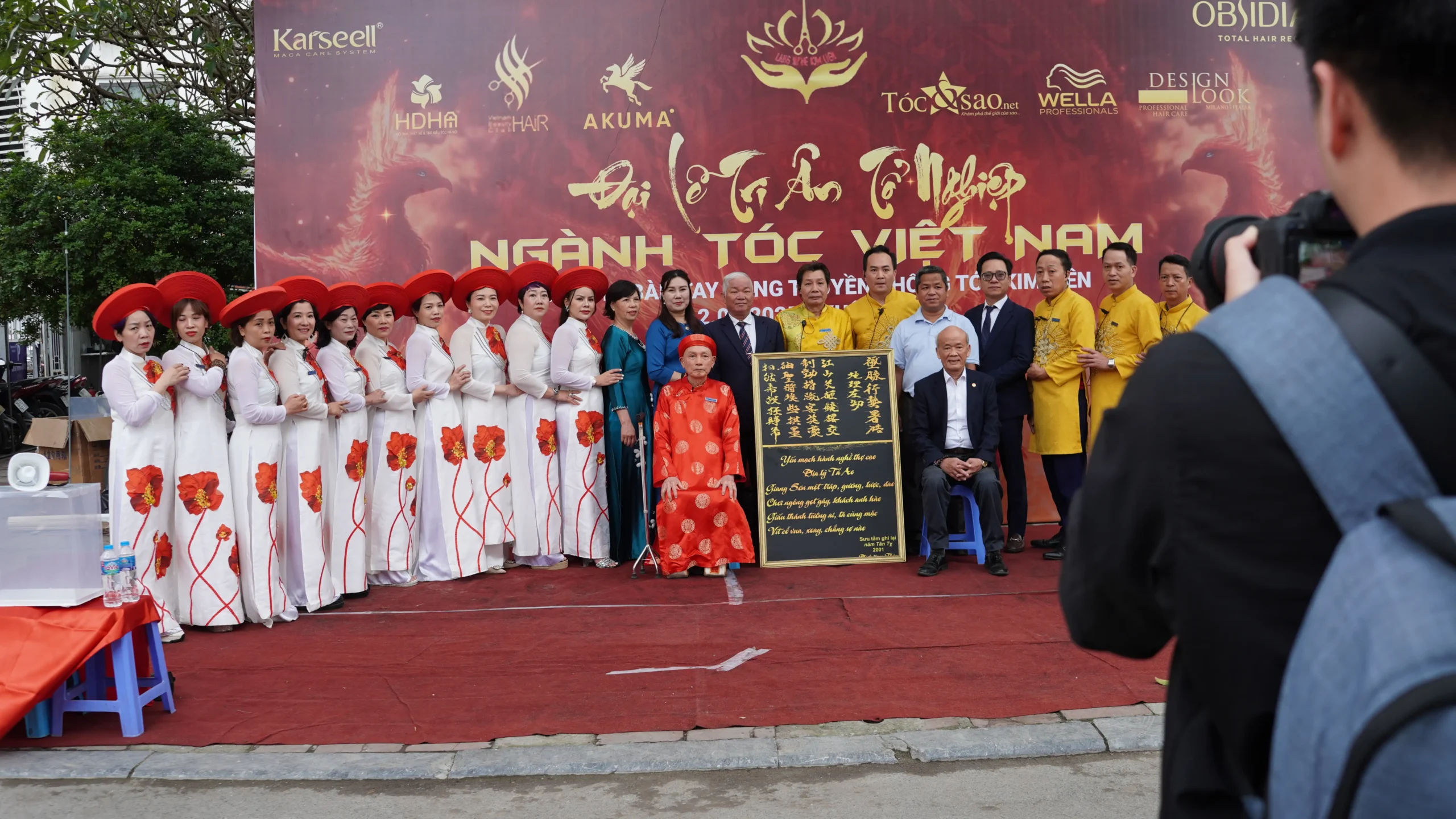 Cụ Phạm Duy Cốc – Nghệ nhân cắt tóc 90 tuổi làng nghề Kim Liên và màn biểu diễn truyền nghề tại lễ giỗ tổ 2025