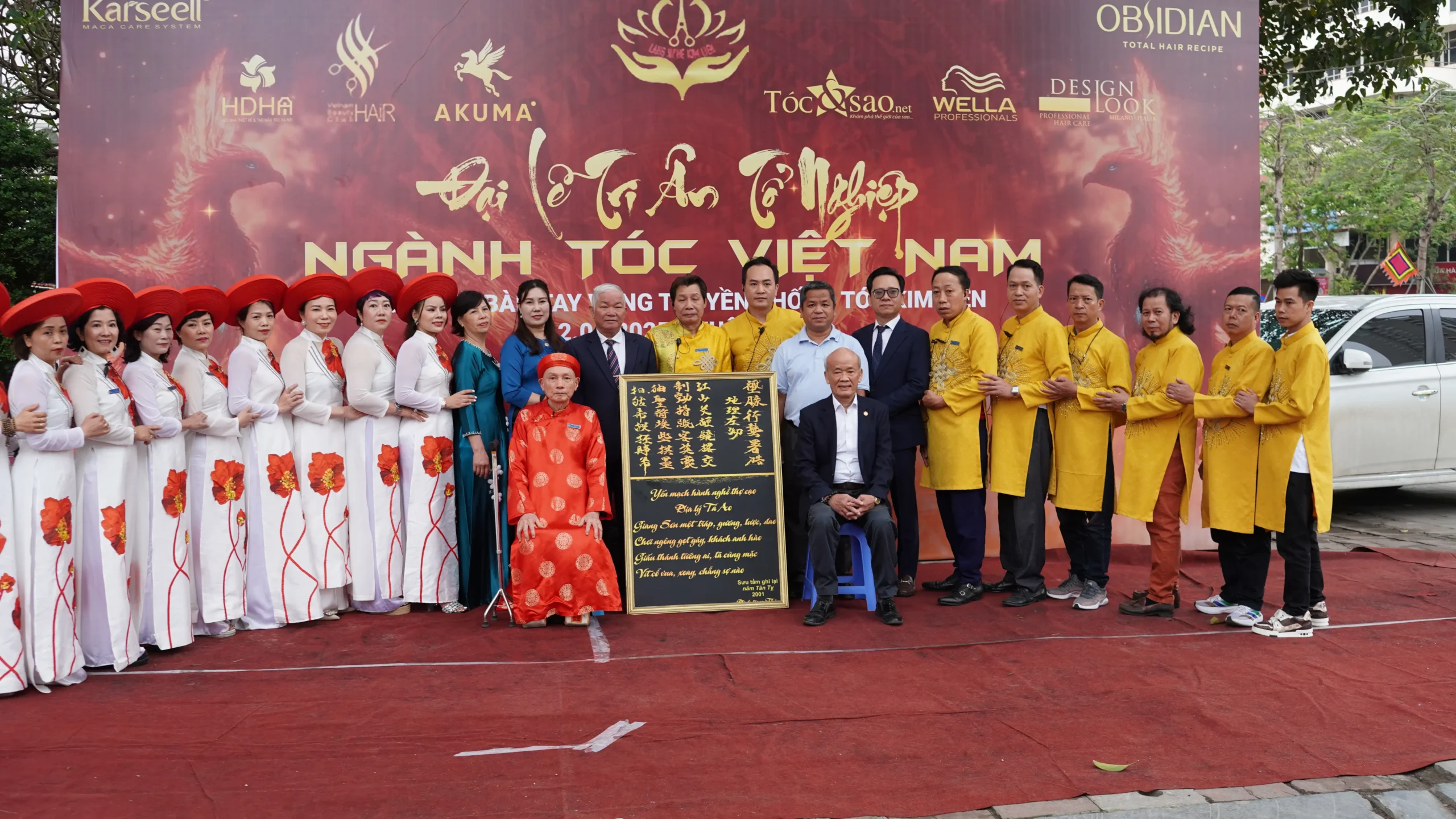 Cụ Phạm Duy Cốc – Nghệ nhân cắt tóc 90 tuổi làng nghề Kim Liên và màn biểu diễn truyền nghề tại lễ giỗ tổ 2025