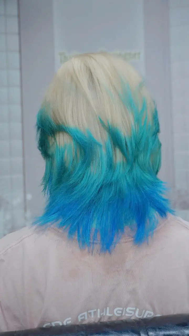 Khám Phá Kiểu Tóc Mullet Nhuộm Xanh Cá Tính – Phong Cách Bứt Phá Dành Cho Giới Trẻ