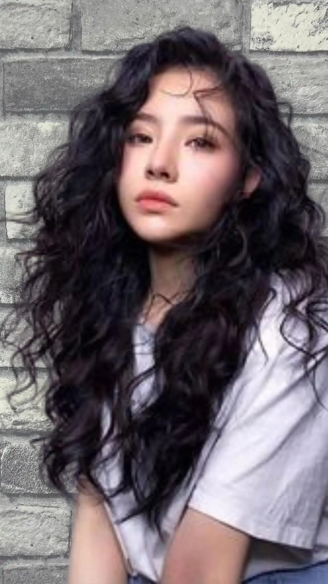 Xu Hướng Tóc Xoăn Xù Mì Hot Nhất 2025