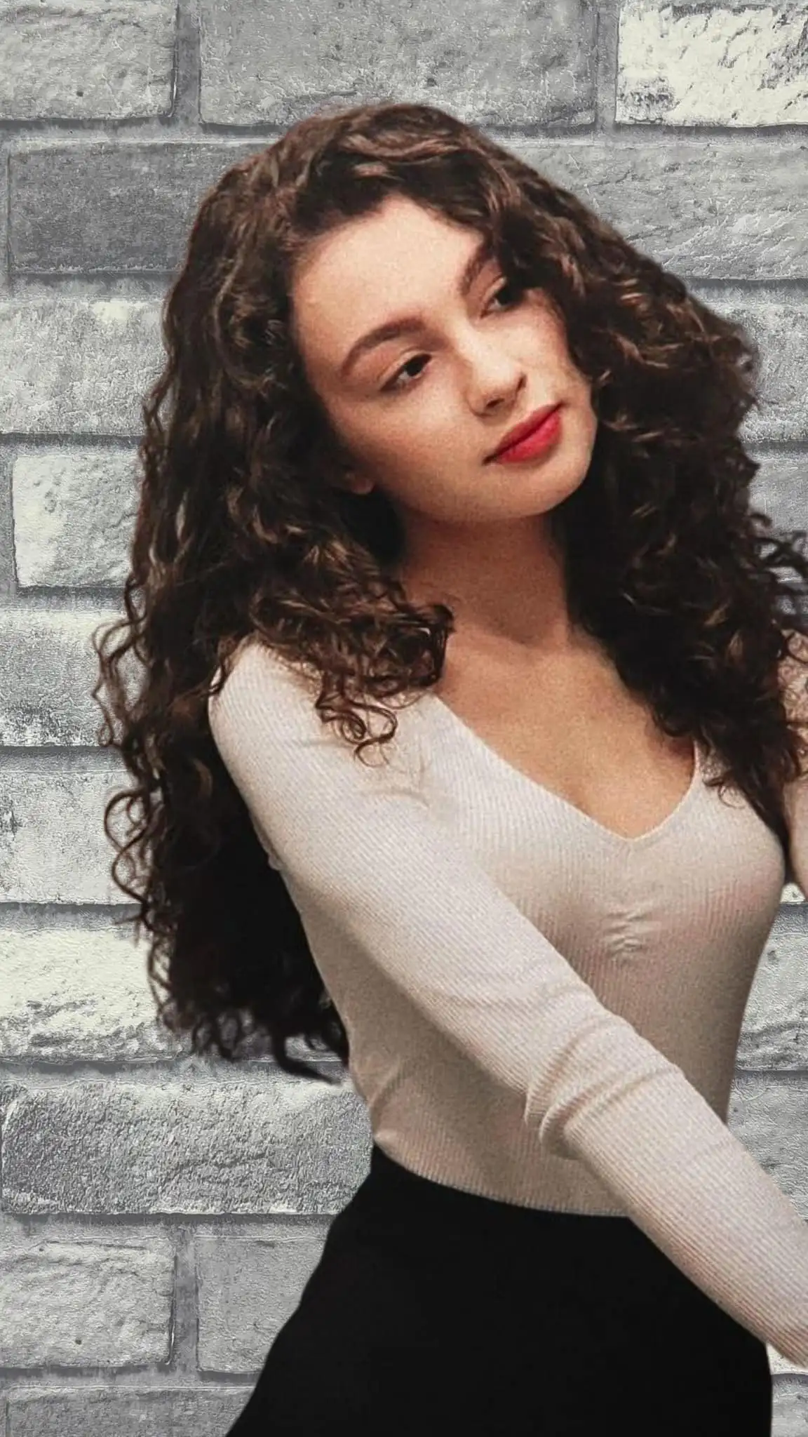 Xu Hướng Tóc Xoăn Xù Mì Hot Nhất 2025