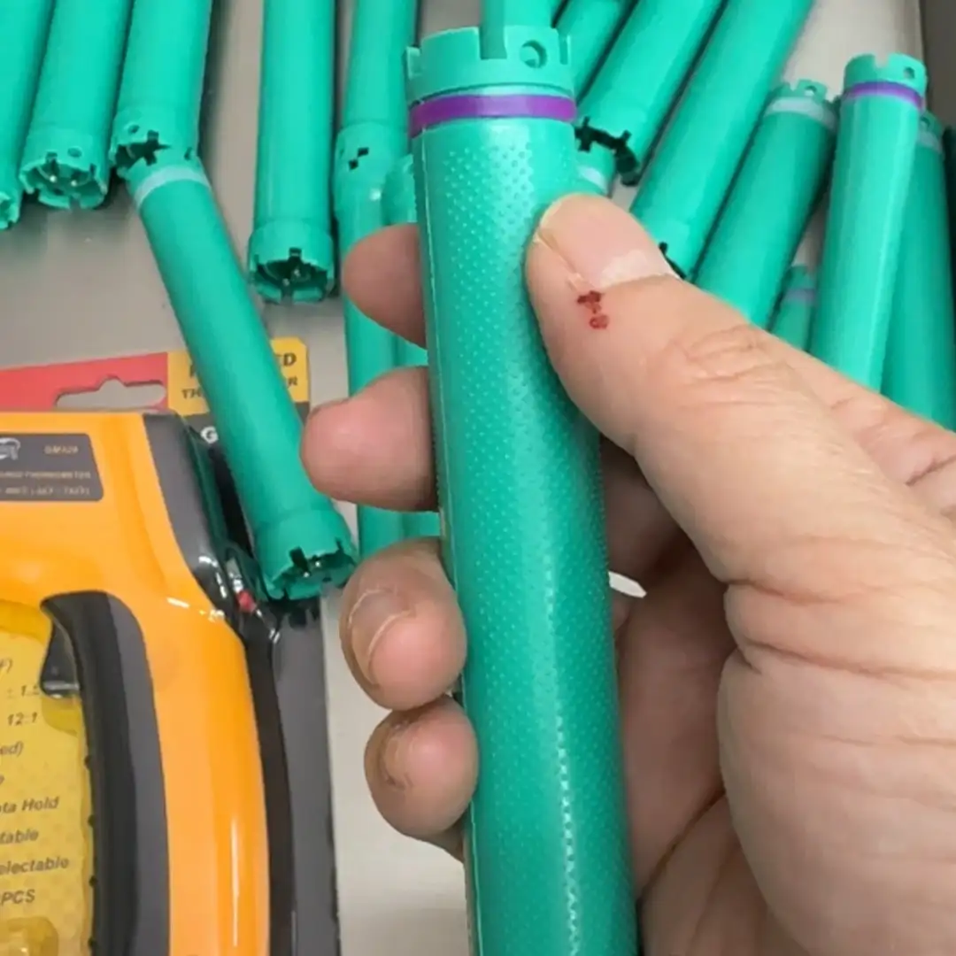 Chun màu tím trên đầu trục 24V