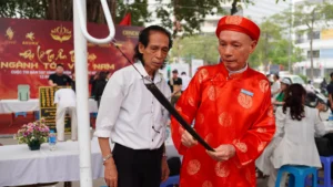 Cụ Phạm Duy Cốc – Nghệ nhân cắt tóc 90 tuổi làng nghề Kim Liên và màn biểu diễn truyền nghề tại lễ giỗ tổ 2025