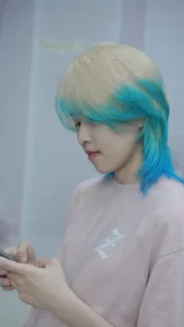 Kiểu Tóc Mullet Nhuộm Xanh Cá Tính